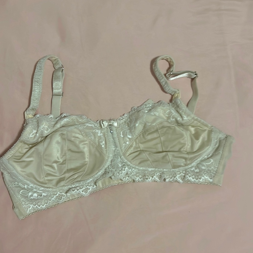 Maternity/Nursing Bra in Nude with Lace detail. Size 32E. No underwire.